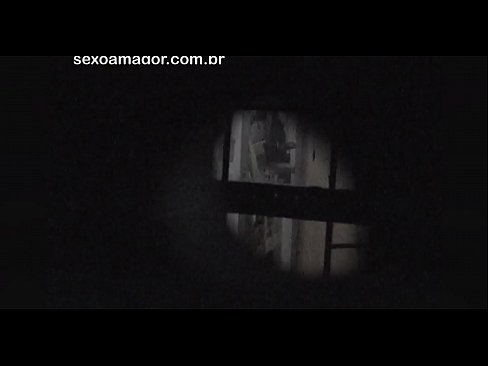 ❤️ Blondīnīte tiek slepeni filmēta ar kaimiņu vuajeru, kurš slēpjas aiz dobiem ķieģeļiem ☑ Seks video pie lv.pornosexphoto.ru ☑