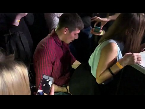 ❤️ Īsts sekss krievu naktsklubā. 18 gadus veca krievu meitene anālajā atverē un vagīnā, kas drāzta naktsklubā ☑ Seks video pie lv.pornosexphoto.ru ☑